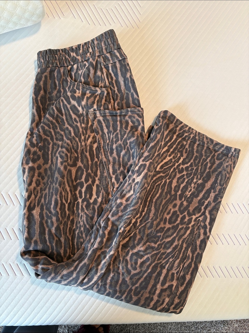 AFRM Ryan Barrel Sweatpants Leopard Print Lounge Pants - MEDIUM